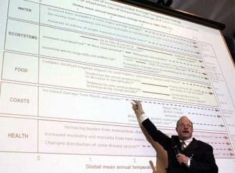 copresidente_IPCC_Martin_Parry_durante_rueda_prensa.jpg